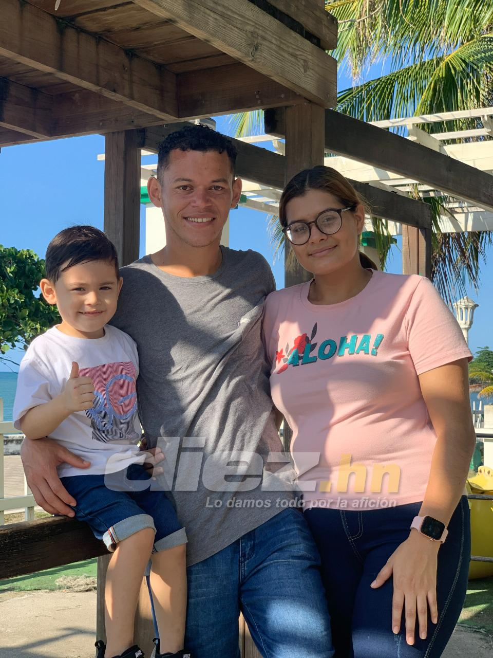 Damin Ramírez es feliz compartiendo con su esposa e hijo.