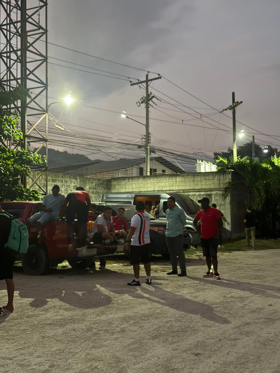 Jugadores esperando pago de salarios, Mauricio Dubón presente y mundialista vio jugar a su hijo
