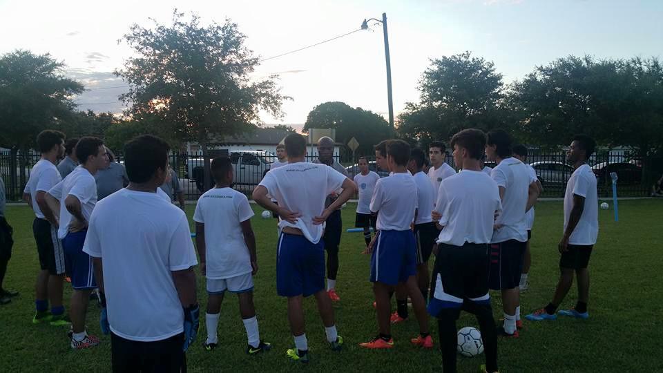 Así es la vida de Samuel Caballero, exfutbolista de Honduras y recordado por el beso con Cuauhtémoc Blanco ¿Qué se dijeron en esa acción?