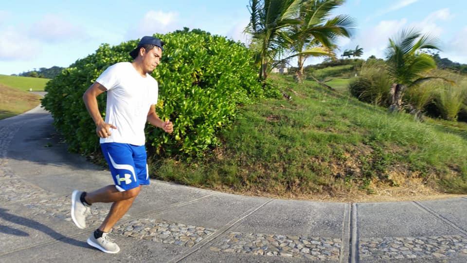 Debutó como gran promesa, mundialista con Honduras y se retiró muy joven, así es su vida en el extranjero