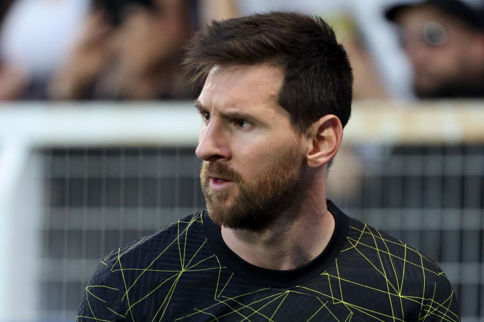 La “juez de línea” más sexy del mundo revela la gran cantidad de dinero que le pagaron por fotos con la camisa de Messi