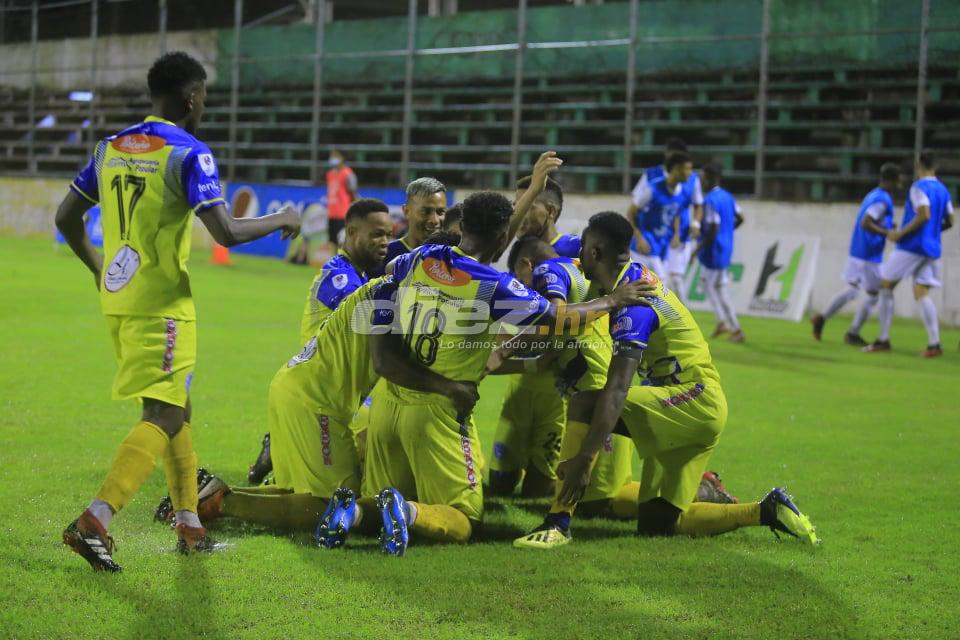 No viste en TV: El debut de Lavallén con Olimpia, hermosas chicas y el “diluvio” en Puerto Cortés
