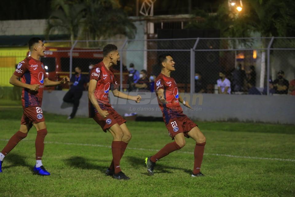 Las imágenes de la Jornada 1: Los reclamos de Diego Vázquez, el saludo de Lavallén y la alegría en La Ceiba