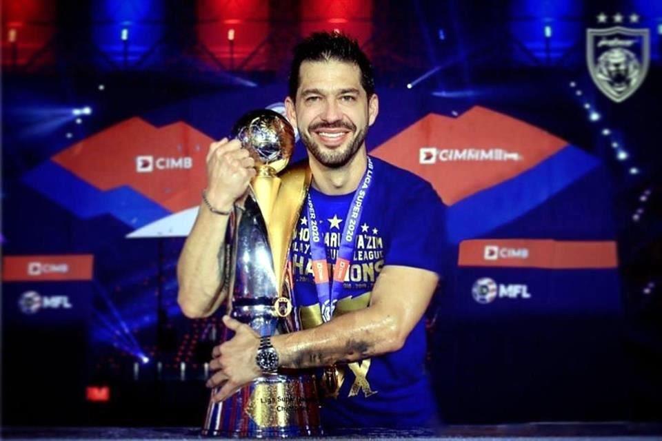 Rey de la Superliga de Malasia y criado en la lucha libre: la historia que no conocías de Benjamín Mora, técnico del Atlas