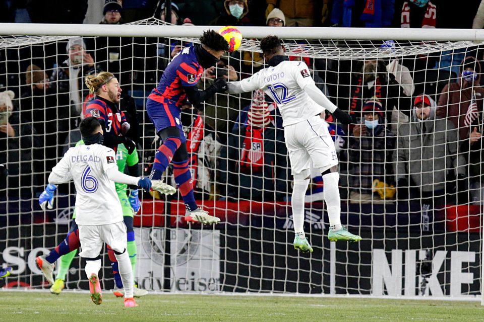 Hondureños congelándose y los gringos sin camisa: Las inolvidables imágenes del EEUU vs Honduras en Minnesota