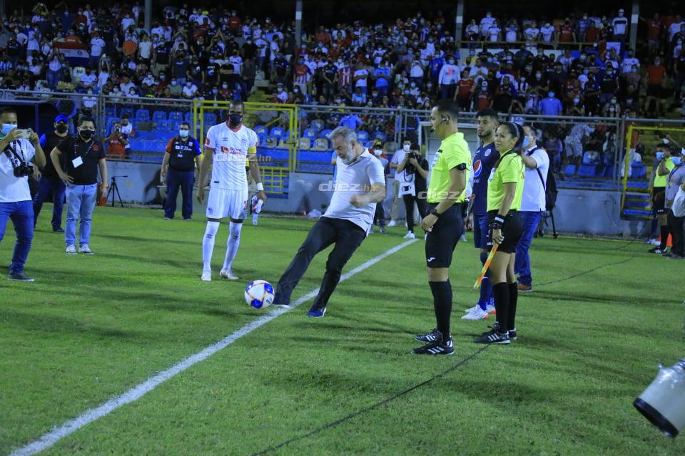 El cariñoso abrazo entre Lavallén y Diego Vázquez, Beckeles y su nueva víctima con sus besos y los eufóricos festejos de Moreira y Moya