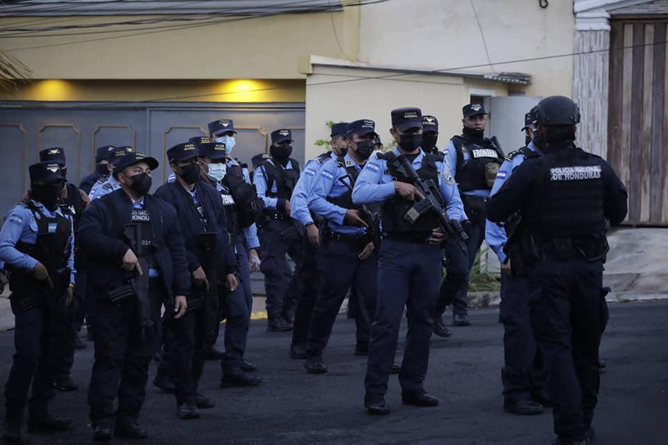 ¡Helicóptero, carros blindados y 700 policías! Así amanecieron las cercanías a la casa de Juan Orlando Hernández