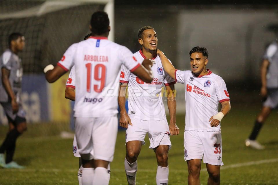 No viste en TV: El debut de Lavallén con Olimpia, hermosas chicas y el “diluvio” en Puerto Cortés