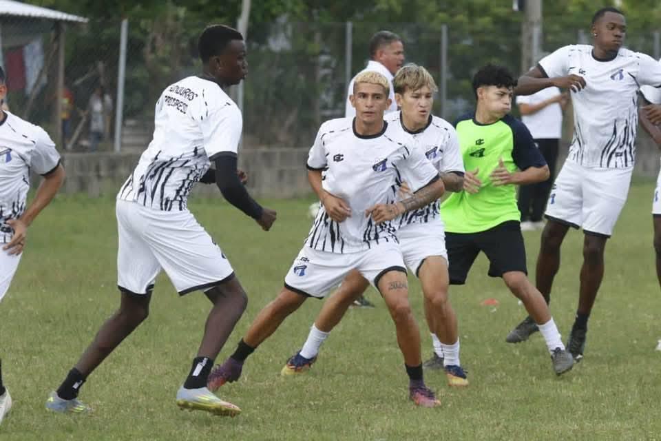 FICHAJES: Motagua y Olimpia se disputan a goleador, el León tiene bajas oficiales y catrachos se convierten en legionarios