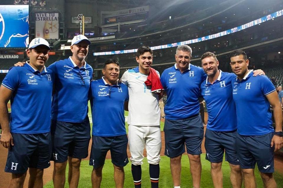 Así disfrutaron los jugadores de la Selección de Honduras junto a Mauricio Dubón en el Minute Maid Park; hubo regalo especial