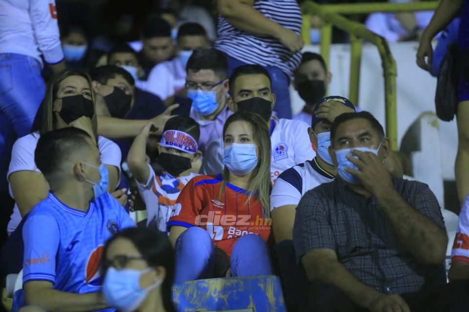 Lindas chicas y declaración de amor en el Morazán durante el clásico capitalino Olimpia-Motagua