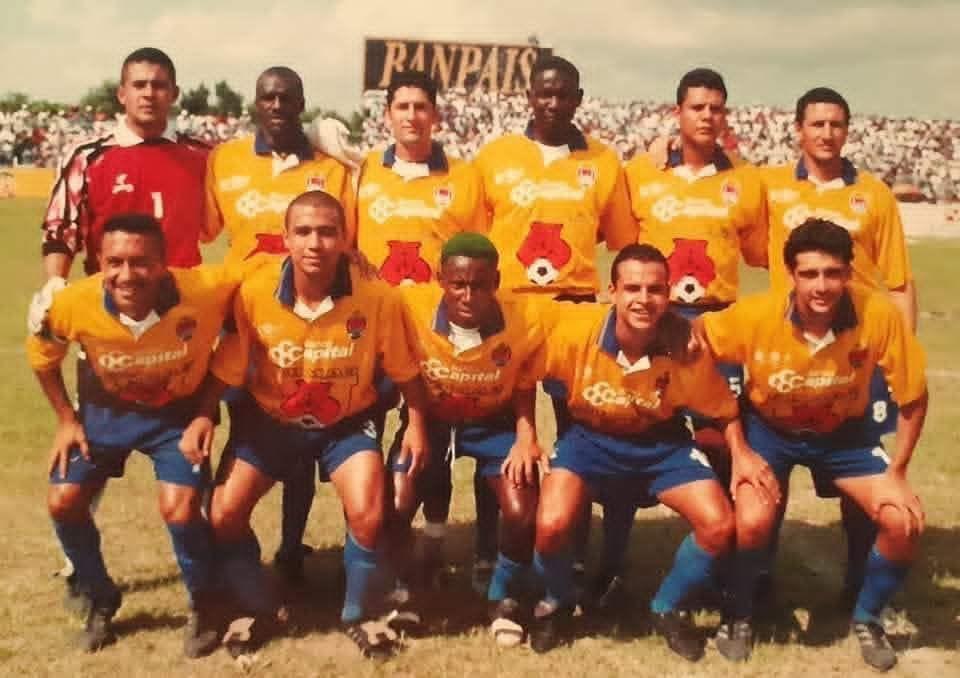 Fue uno de los héroes de Honduras en la Copa América 2001, se convirtió en árbitro y así es su vida