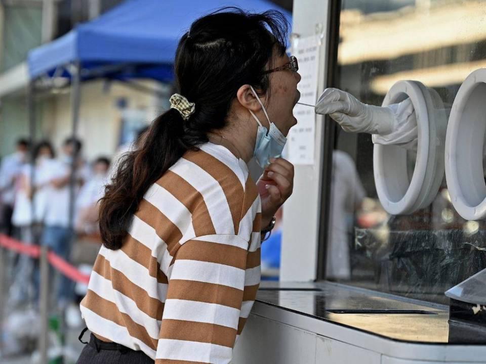 Estos son los síntomas: Centaurus, la nueva subvariante de Ómicron cinco veces más contagiosa que tiene en alerta al mundo