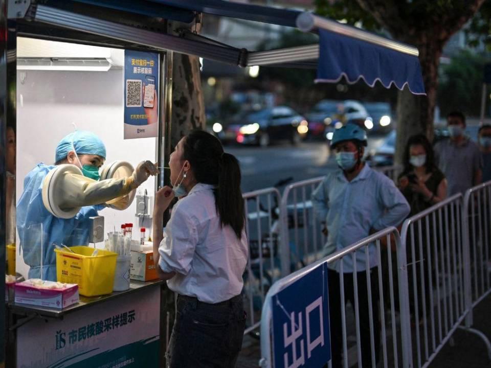 Estos son los síntomas: Centaurus, la nueva subvariante de Ómicron cinco veces más contagiosa que tiene en alerta al mundo