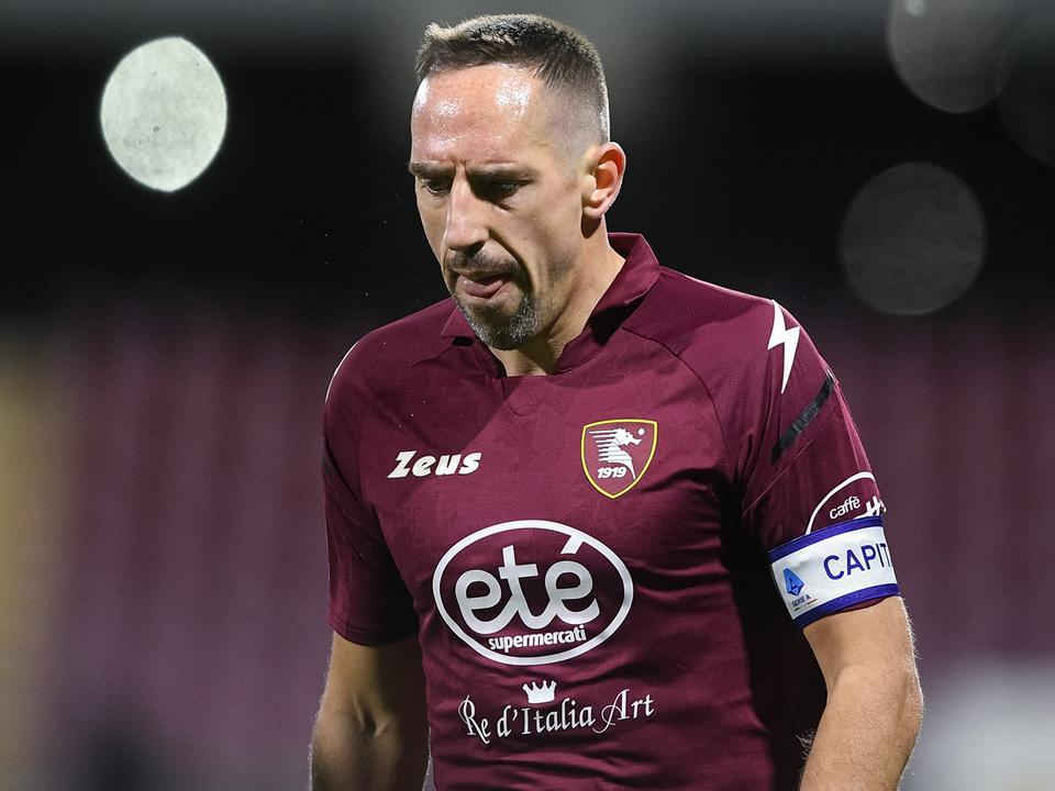 Locura en el mercado de fichajes: Real Madrid anuncia bajas, Barcelona le pone precio a este crack y PSG confirma salida