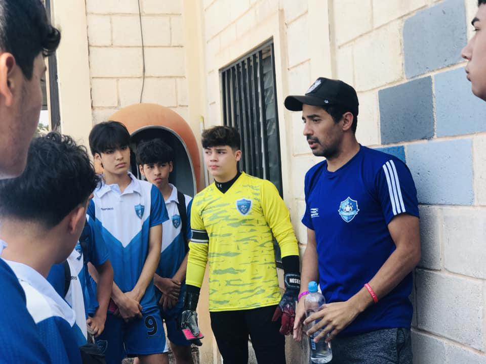 ¡Imparten sus conocimientos! Tres exjugadores hondureños lideran un proyecto deportivo que ayuda a más de 100 niños y niñas