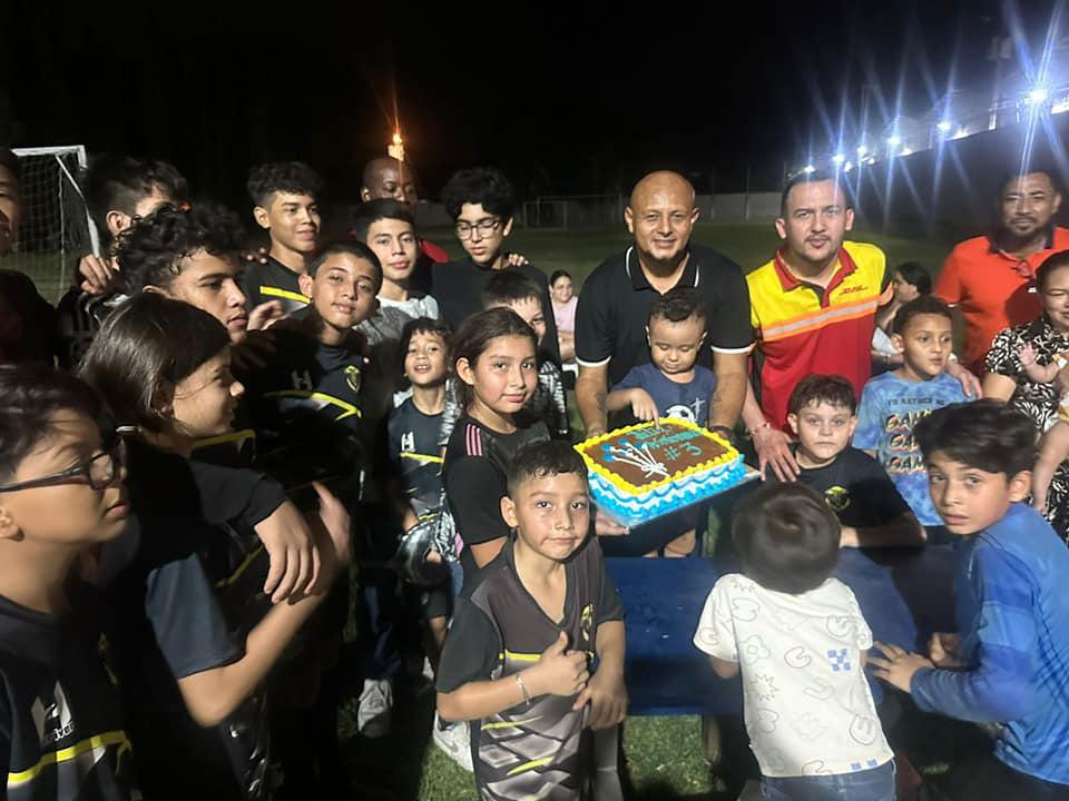 Mundialista en Sudáfrica 2010 sigue vigente en las canchas y es formador de talento hondureño, así es la vida de Sergio Mendoza