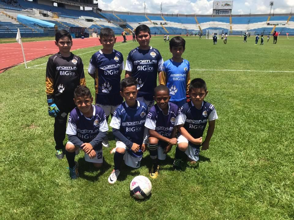 Mike Arana: Creció en barrio violento, jugará con futbolista que admira y lloró con la convocatoria de Honduras