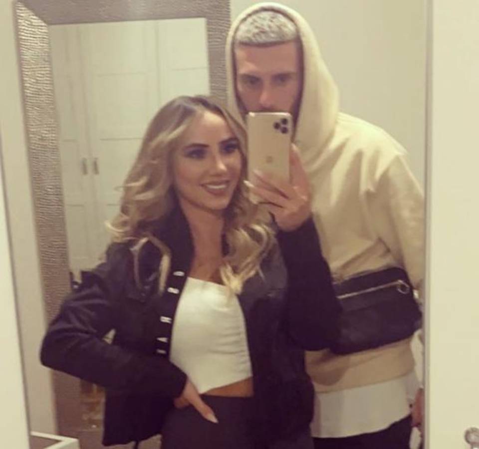 Las redes alucinan con la madre de un futbolista que triunfa como influencer: “Parece su novia”