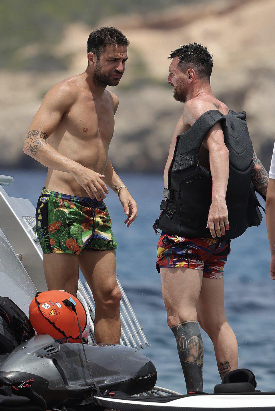 Antonela Roccuzzo deslumbra: Así son las vacaciones de Lionel Messi en Ibiza; Esta famosa pareja los acompañó