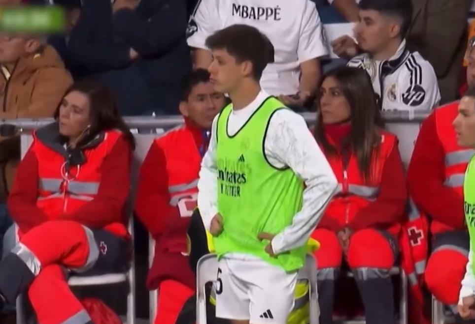 Arda Guler calentó todo el complemento y no fue tomado en cuenta para jugar el Clásico.