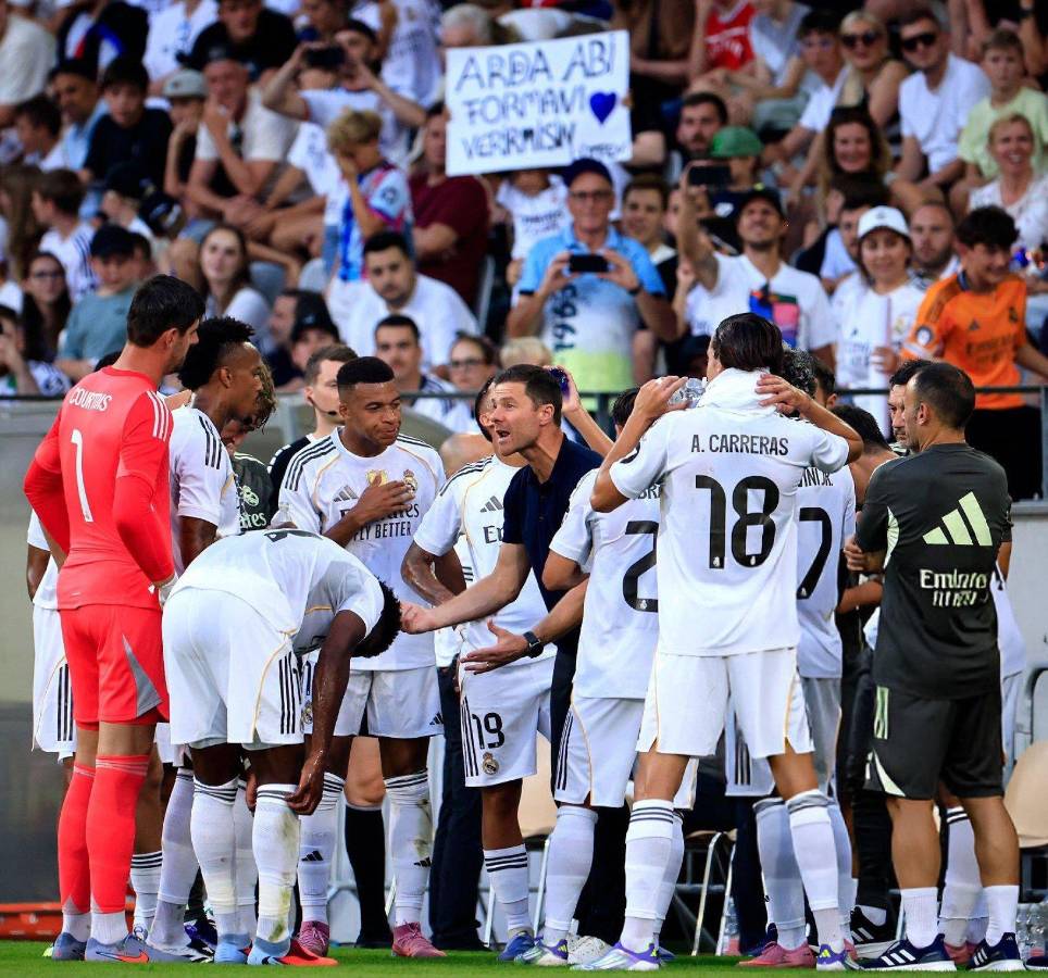 Un aficionado salta al campo y así reaccionó Mbappé; Arda Güler brilla y el debutante se lució con Real Madrid