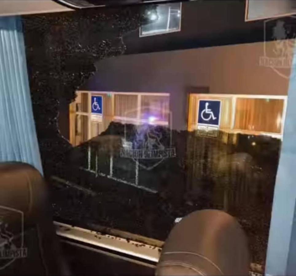¿Hay jugadores afectados?: así quedó el bus de Olimpia tras ataque en Costa Rica: No que mucha educación
