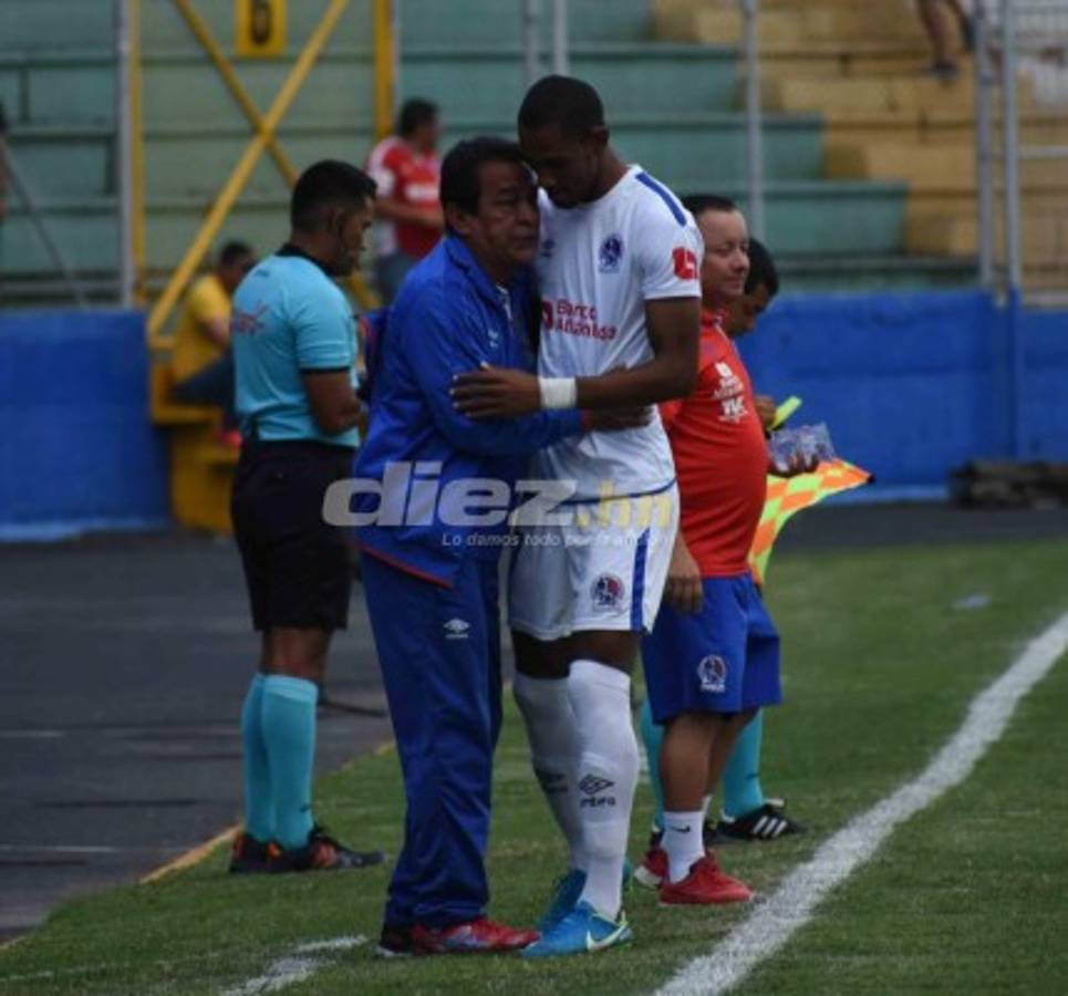 NO SE VIO EN TV: El detallazo de Bengtson con JC Espinoza y el homenaje a Adriel