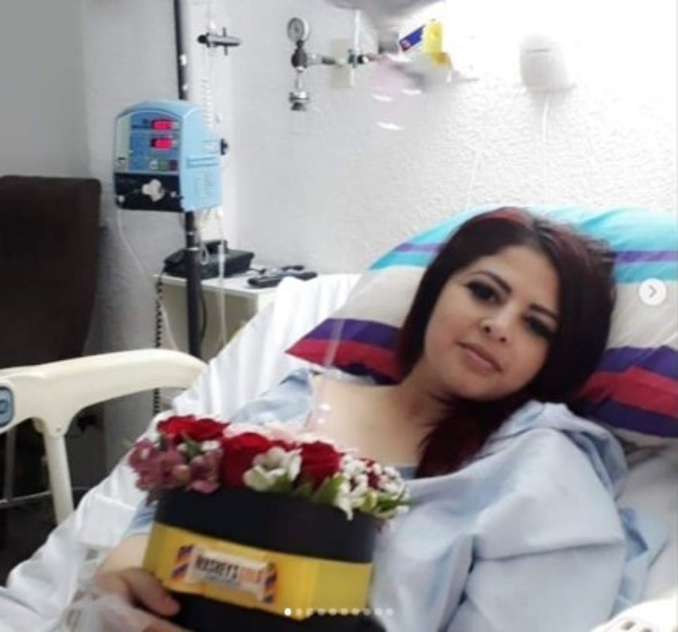 Presentadora que sufrió lesión tras avalancha en la final Motagua-Saprissa deja el hospital