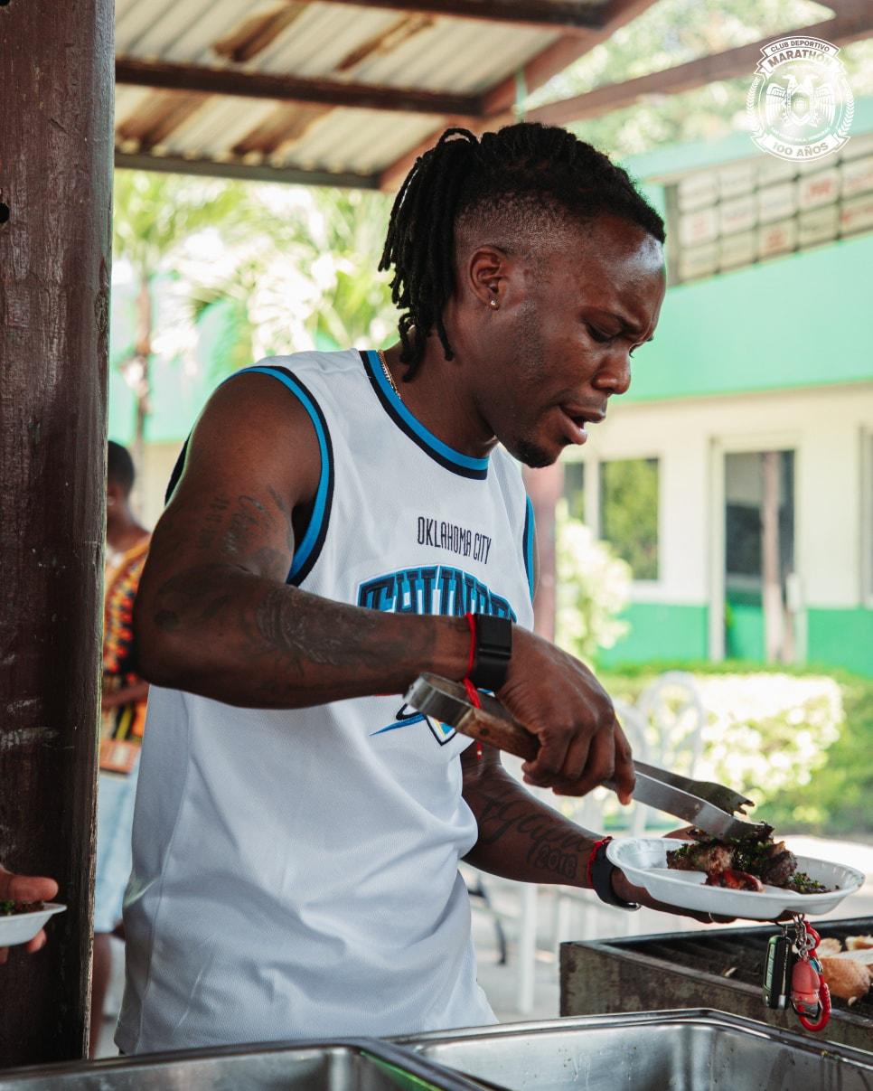 ¡Convivencia verdolaga! Marathón deja atrás los malos resultados y la plantilla disfruta de un asado