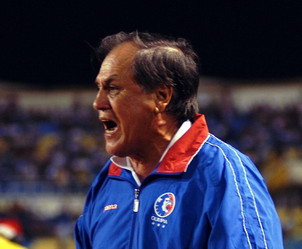 El maestro Chelato Uclés fue el hombre que más subtítulos ganó en Honduras.