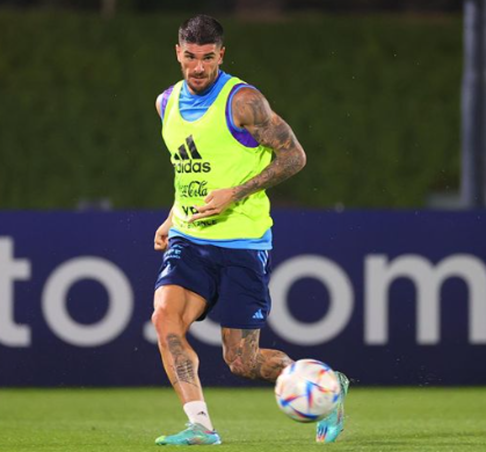 La triste noticia que recibió Rodrigo de Paul antes de la final del Mundial y la ‘estampita’ para no sentirse solo en Qatar