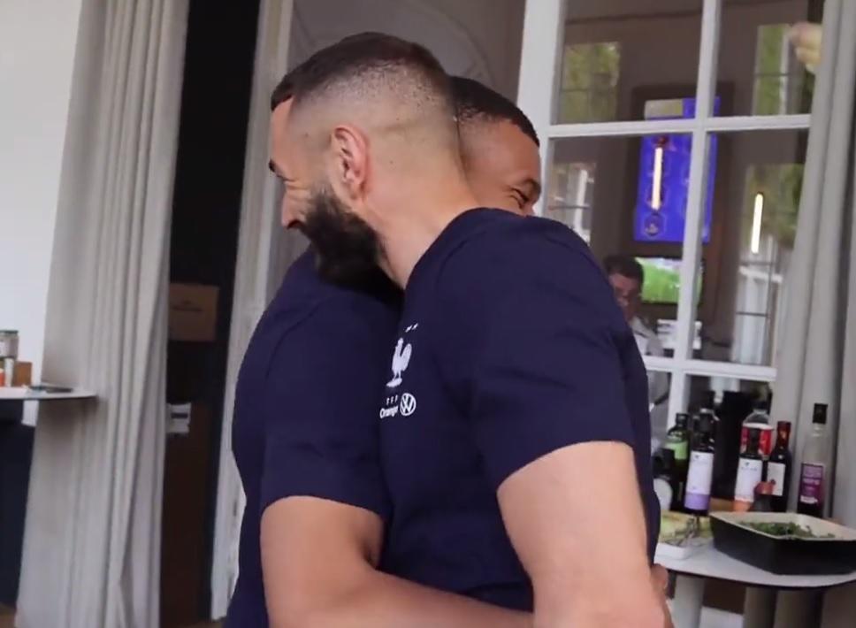 Benzema se unió a la selección de Francia y así fue el reencuentro con Mbappé tras el rechazo al Real Madrid