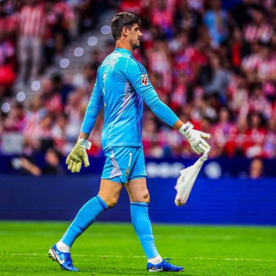 La bronca de Vinicius, revelan los objetos que tiraron a Courtois y la tristeza de Bellingham tras el Atlético - Real Madrid