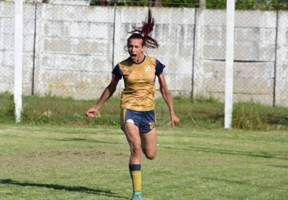 Mara Gómez, la jugadora trans que busca hacer historia en el fútbol de Argentina