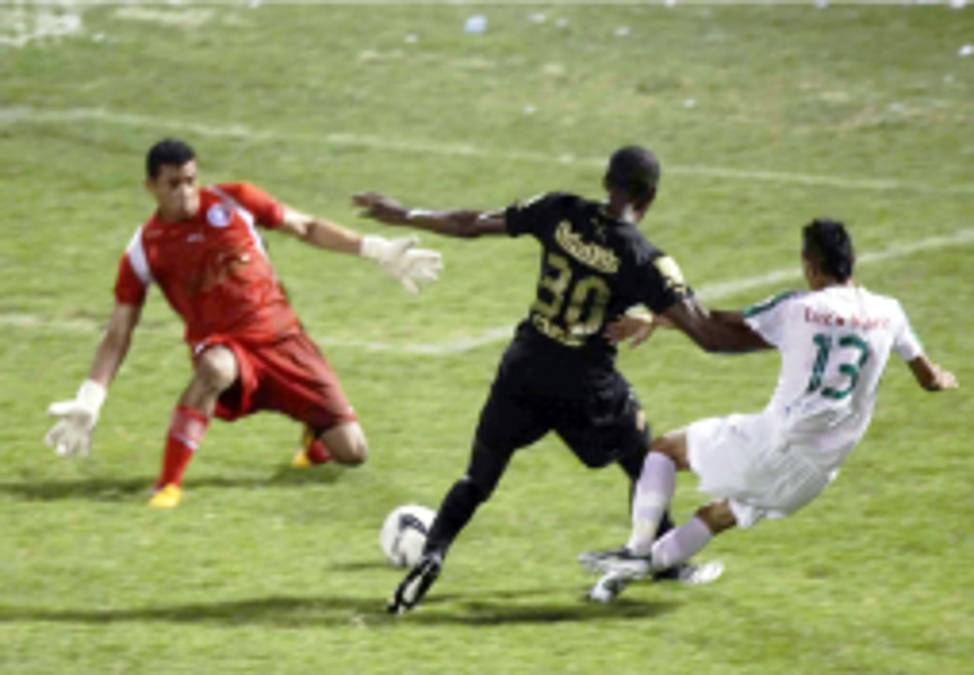 Olimpia sale vivo en su visita al Platense y está a un empate de la final