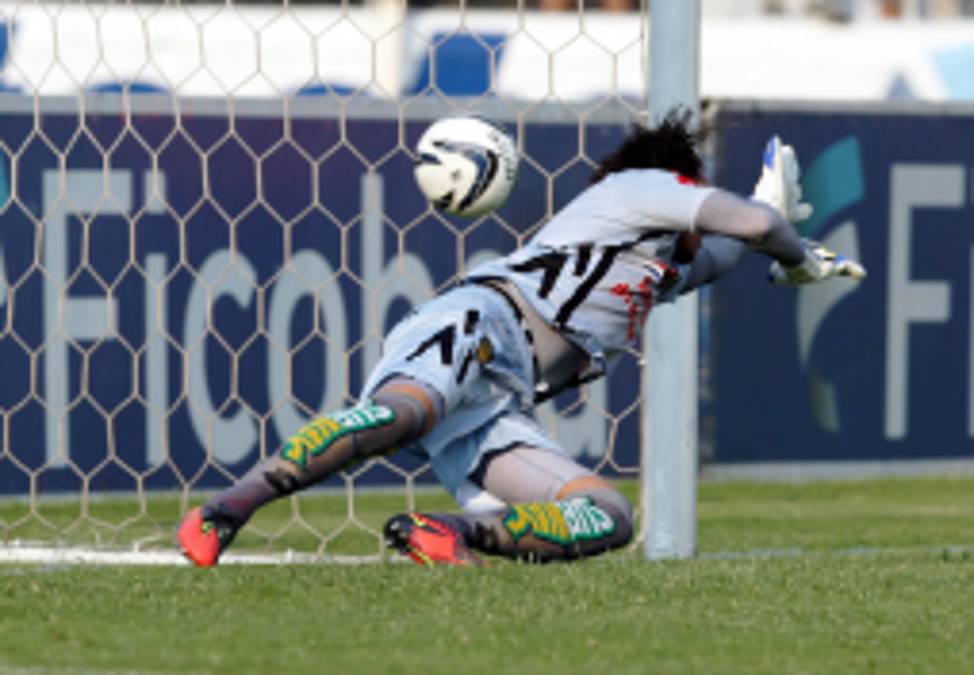 Olimpia le pasa por encima al Real España y sigue más líder