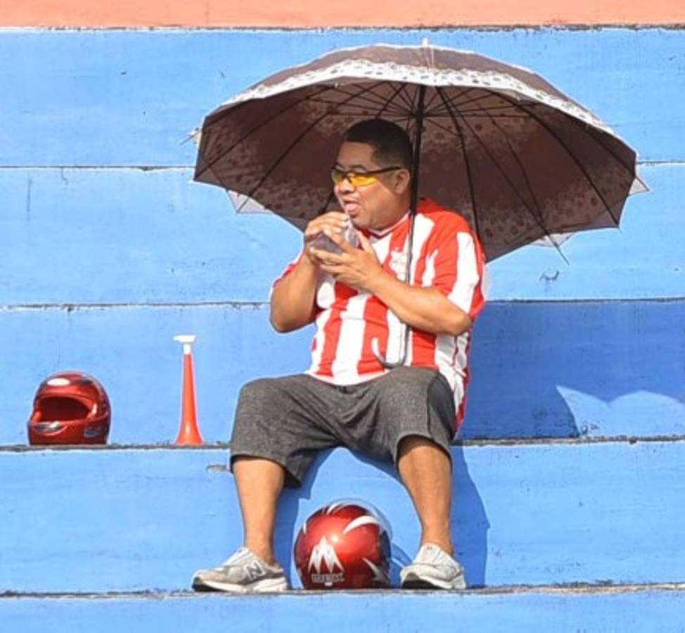 NO SE VIO POR TV: ¿Pinto viendo a Costly? Las fotos más curiosas en Honduras