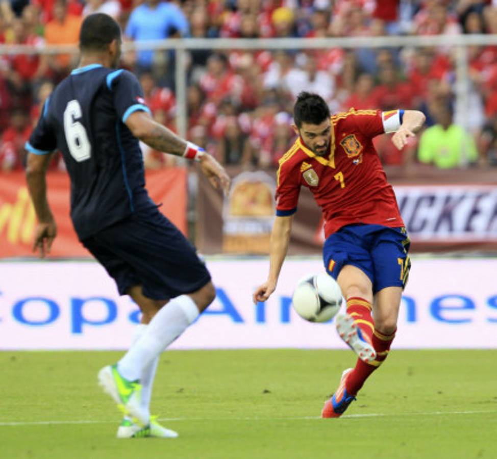 España le muestra a Panamá el fútbol de excelencia.