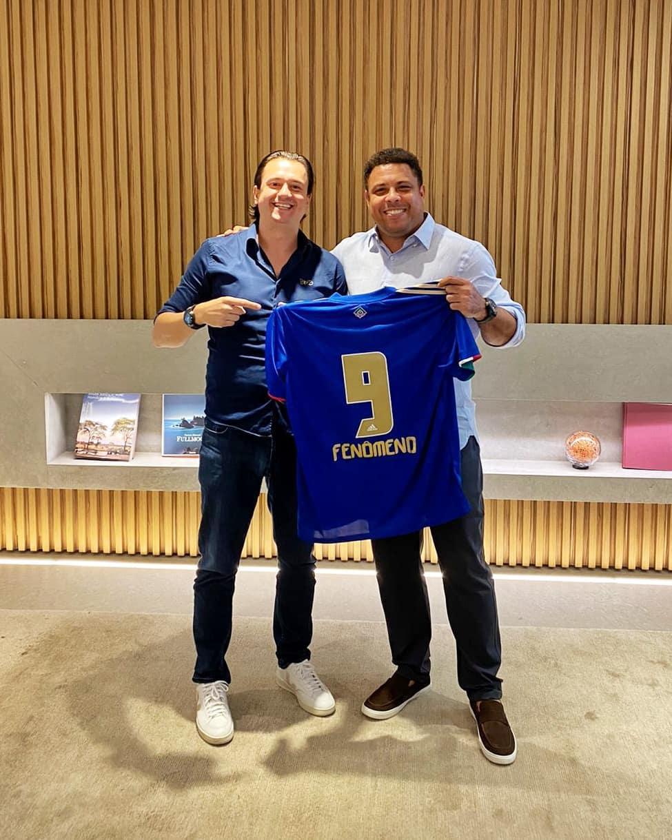 ¿En qué invierte su fortuna Ronaldo? Es dueño de dos clubes, tiene un contrato vitalicio y su infartante mujer