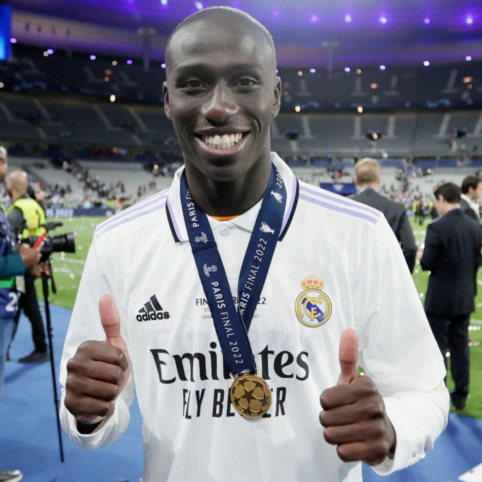 Messi agita el mercado de fichajes, jugador del Real Madrid al Arsenal y barrida en el Milan; campeón del mundo anuncia su retiro