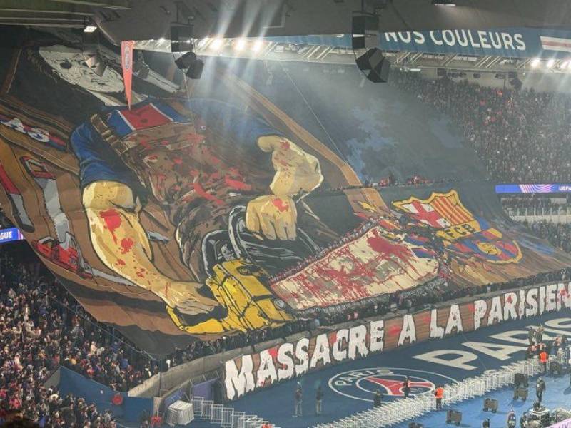 La polémica pancarta de los aficionados del conjunto francés ante Barcelona: Masacre a la parisina.