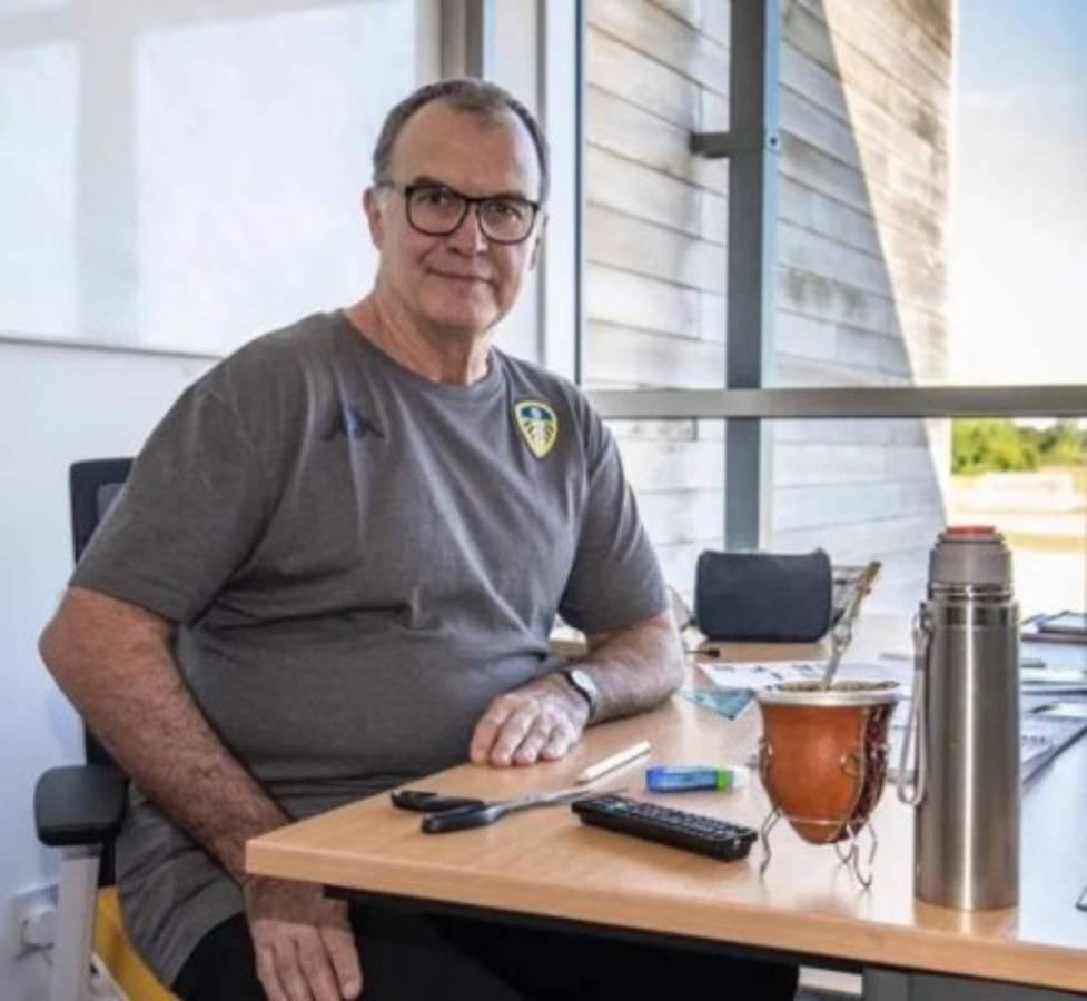 Así es la humilde vida de Bielsa: Se va a trabajar a una cafetería y rechazó vivir en un hotel de lujo