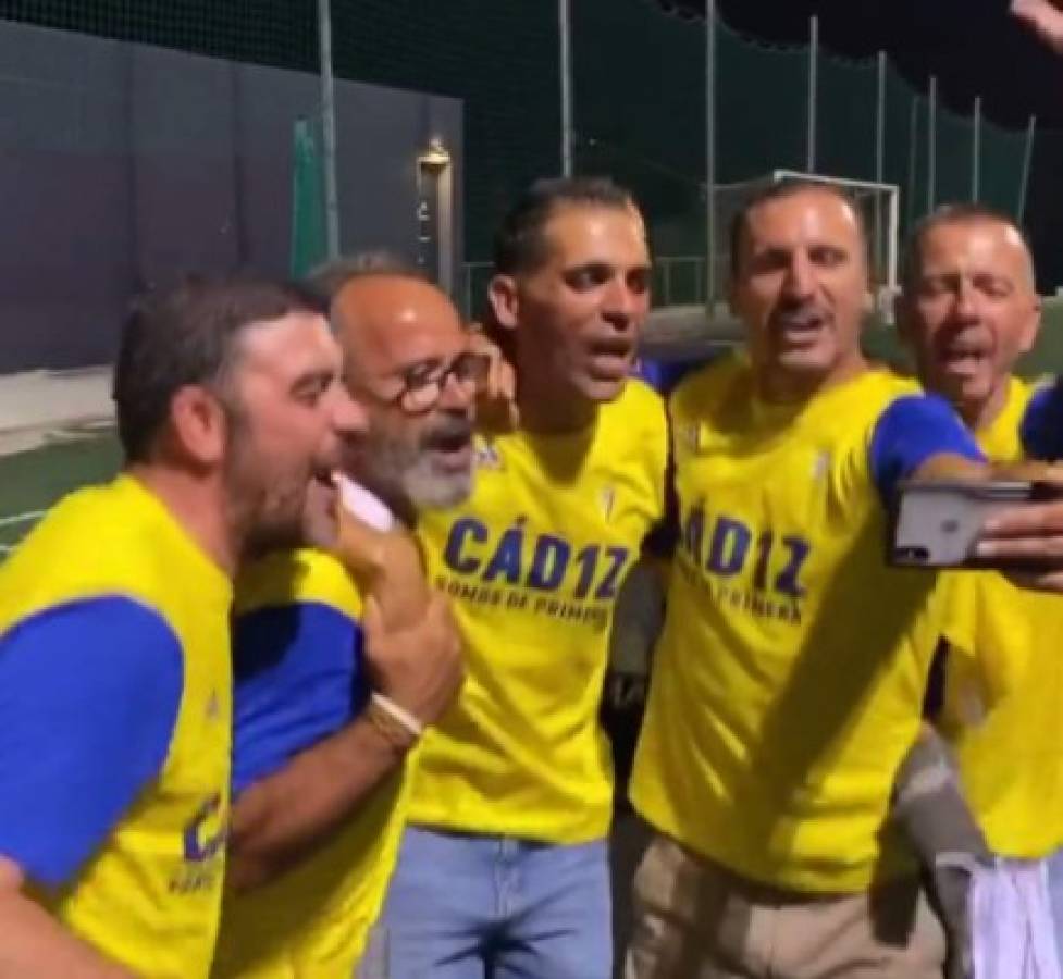 ¡A Primera oé! Las imágenes del eufórico festejo del Cádiz del Choco tras sellar el ascenso