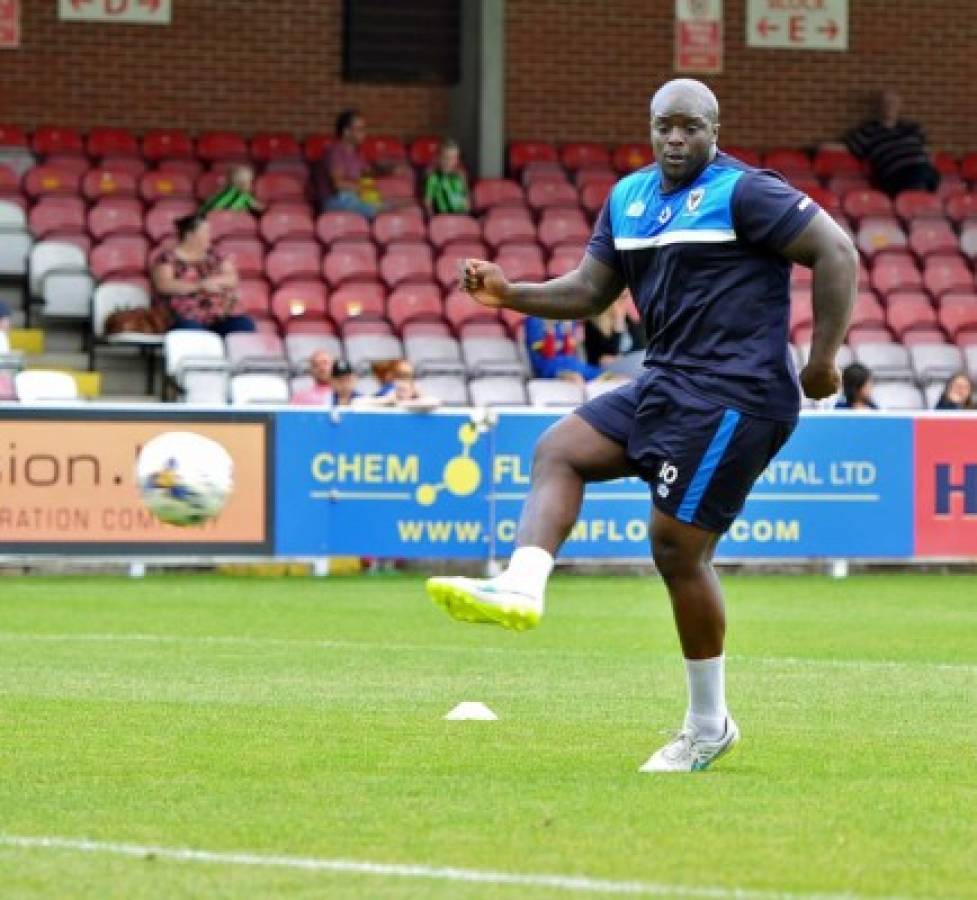 Akinfenwa, el futbolista más fuerte del mundo, quiere pelear en la WWE: ''Solo puede haber una bestia''