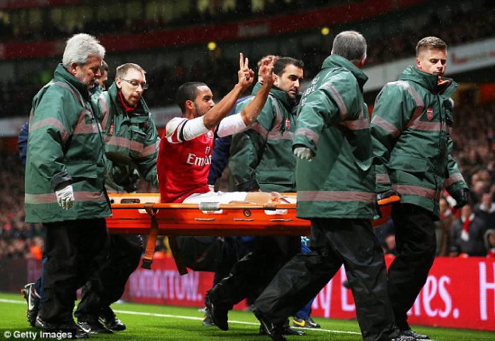 VIDEO: Theo Walcott desató la ira de los aficionados del Tottenham