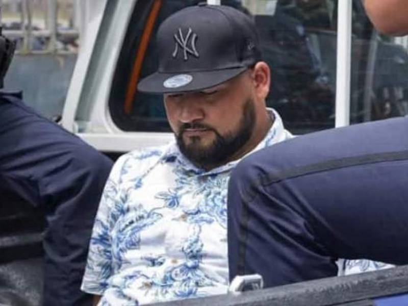 Alvarado, de 38 años, es requerido por una corte del Distrito de Oklahoma.