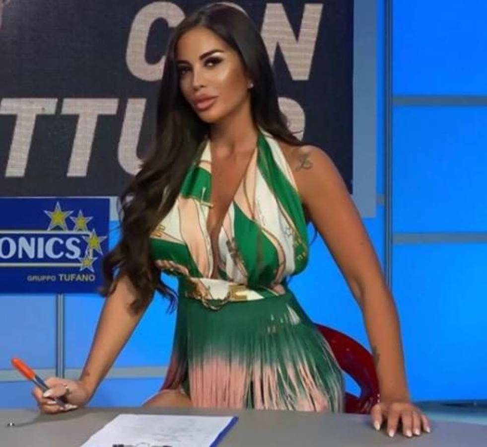 Así es la infartante Floriana Messina, la presentadora italiana que es “el sueño erótico de los futbolistas del Nápoles”