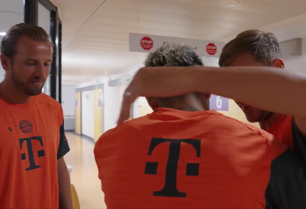 Luis Díaz conoció a las estrellas del Bayern Múnich: lujitos ante Harry Kane, tremendo regalo y bailando cumbia