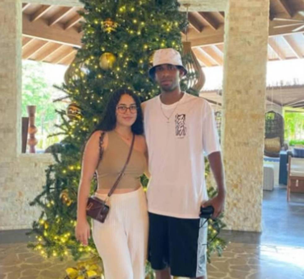 Mundialista con Honduras se casó con bella periodista: ¿en qué equipo de Liga Nacional juega?